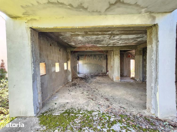 Casă cu 5 camere cu Teren 406 Mp în Nord