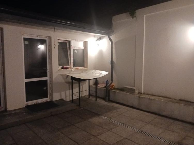 Apartament cu 4 camere semidecomandat în Bucureștii Noi