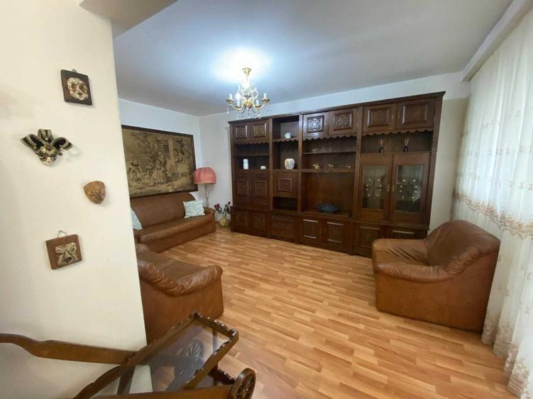 Apartament cu 4 camere decomandat în Iancului