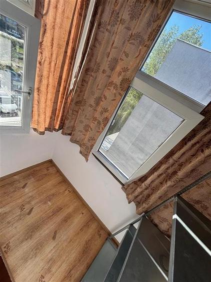 Apartament cu 3 camere semidecomandat în Mircea cel Bătrân