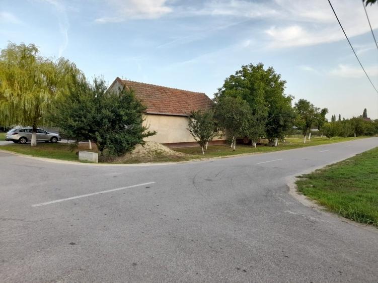 Casă individuală cu 4 camere cu Teren 1400 Mp în Șimand
