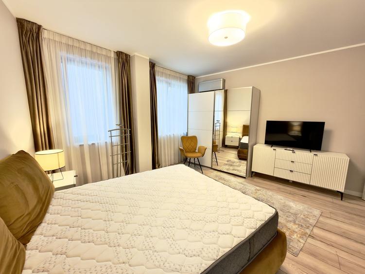 Apartament cu 3 camere semidecomandat, mobilat în Romană