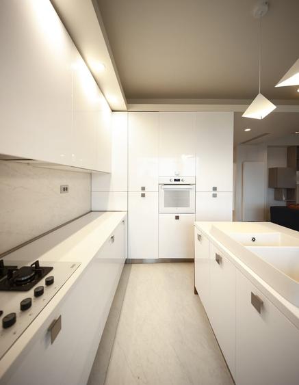 Apartament cu 3 camere decomandat, mobilat în Iancu Nicolae