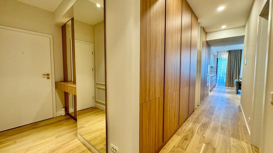 Apartament cu 3 camere semidecomandat în P-ta Presei Libere