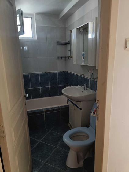 Apartament cu 3 camere semidecomandat în Bucur Obor