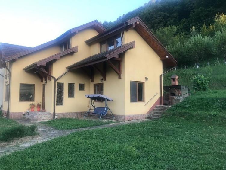 Casă individuală cu 4 camere cu Canalizare în Geoagiu-Băi