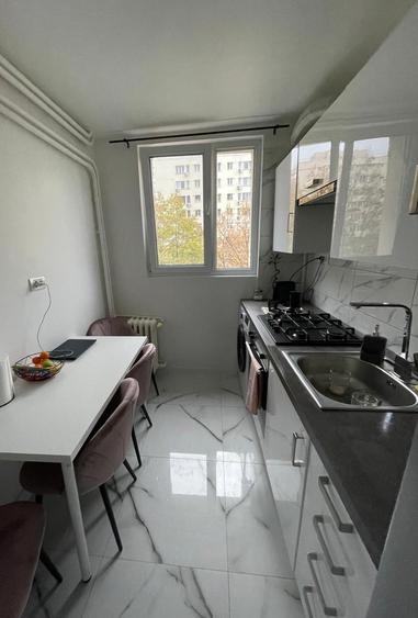 Apartament cu 2 camere decomandat, mobilat în Bucur Obor