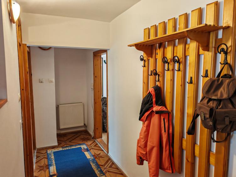 Apartament cu 2 camere decomandat, mobilat în Central