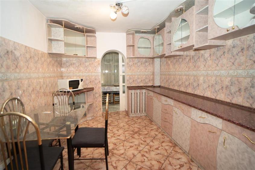 Apartament cu 3 camere decomandat în Nufărul