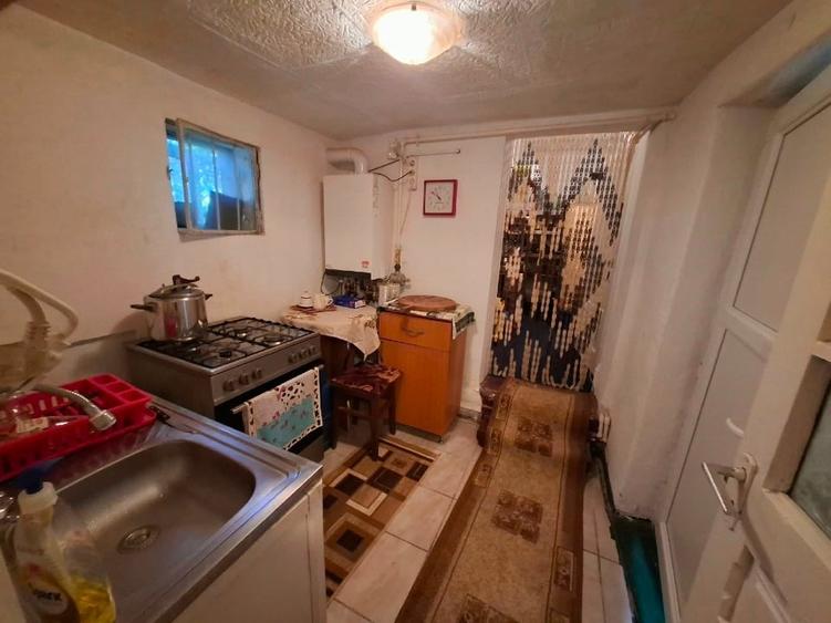 Casă individuală cu 5 camere cu Canalizare în Cerneți