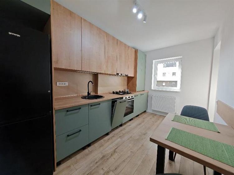 Apartament cu 2 camere decomandat, mobilat în Tractorul