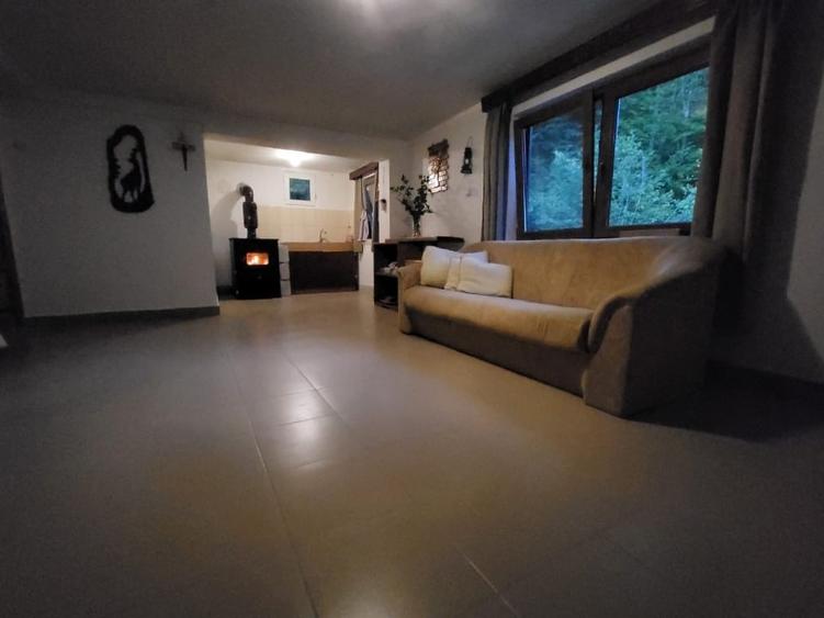 Casă individuală cu 5 camere cu Teren 500 Mp în Brazii