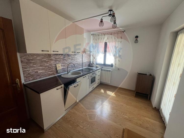 Casă cu 5 camere cu Teren 679 Mp în Central