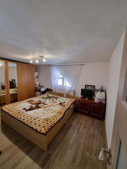 Casă cu 3 camere în Vlădesti