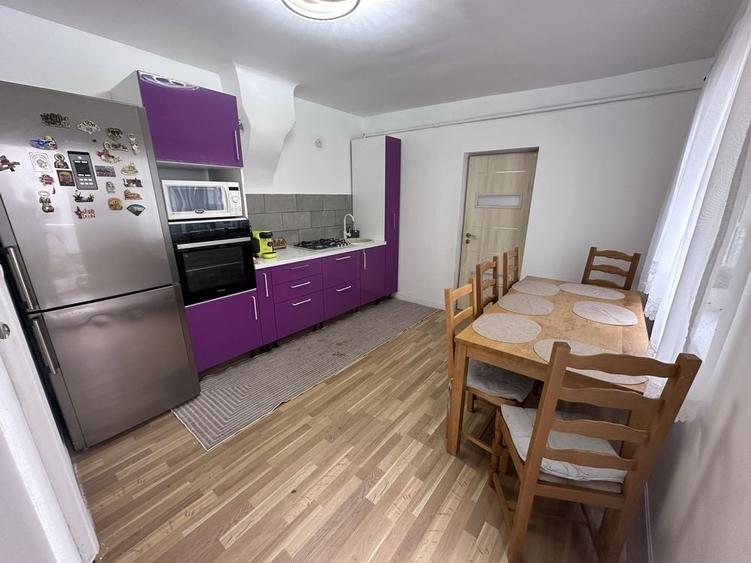 Casă cu 4 camere în Central