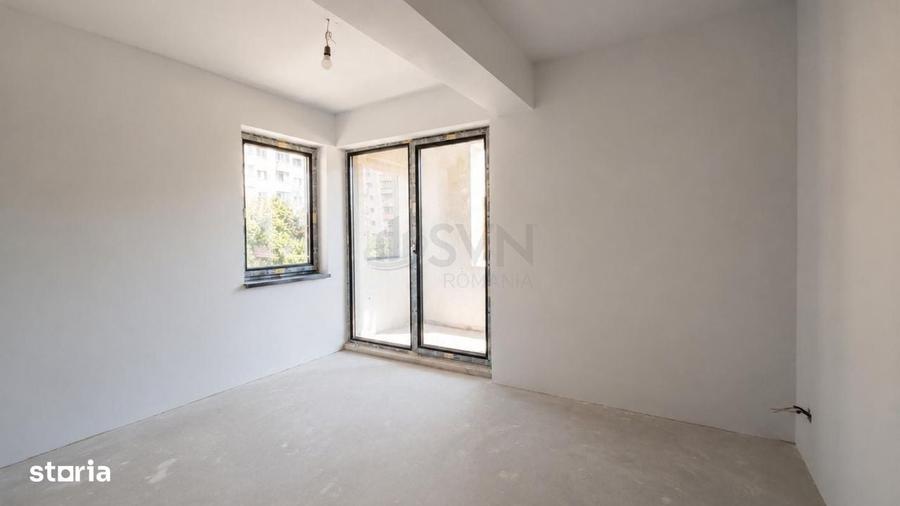 Apartament cu 3 camere semidecomandat în Ștefan cel Mare