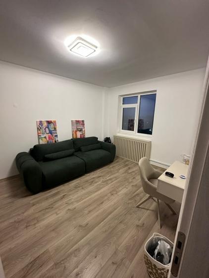 Apartament cu 3 camere decomandat în E3
