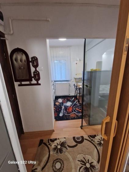 Garsonieră decomandată în Central
