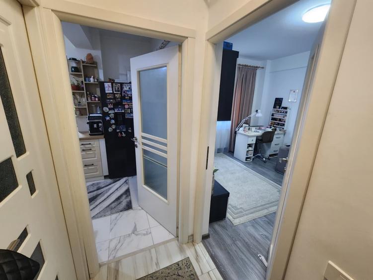 Garsonieră decomandată, mobilată în Nicolina