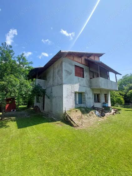 Casă cu 4 camere în Breaza de Sus