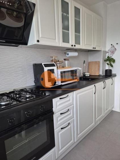 Apartament cu 2 camere semidecomandat, mobilat în 1 Mai