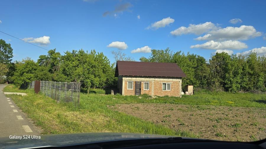 Casă cu 4 camere în Cuparu