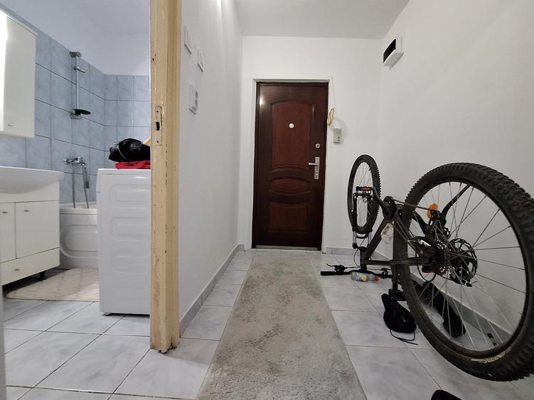 Garsonieră semidecomandată, mobilată în Lipovei