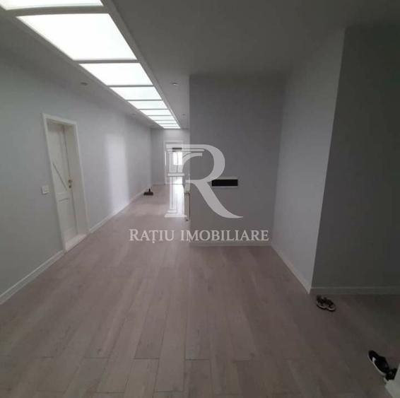 Casă individuală cu 7 camere cu Canalizare în Sântandrei