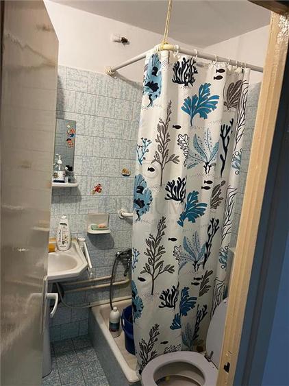Apartament cu 4 camere decomandat în Lipovei