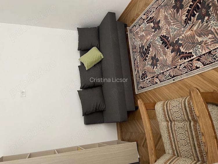 Inchiriez apartament 3 camere semidecomandat