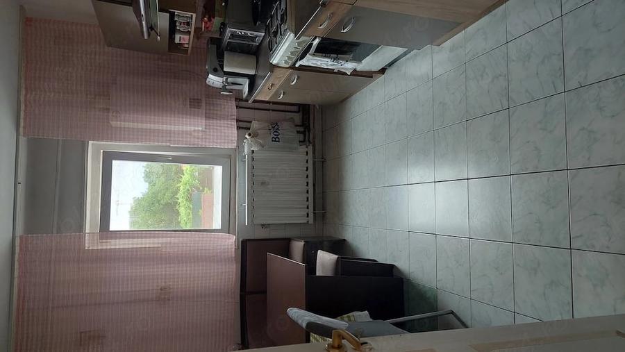 Apartament cu 4 camere decomandat în Lipovei