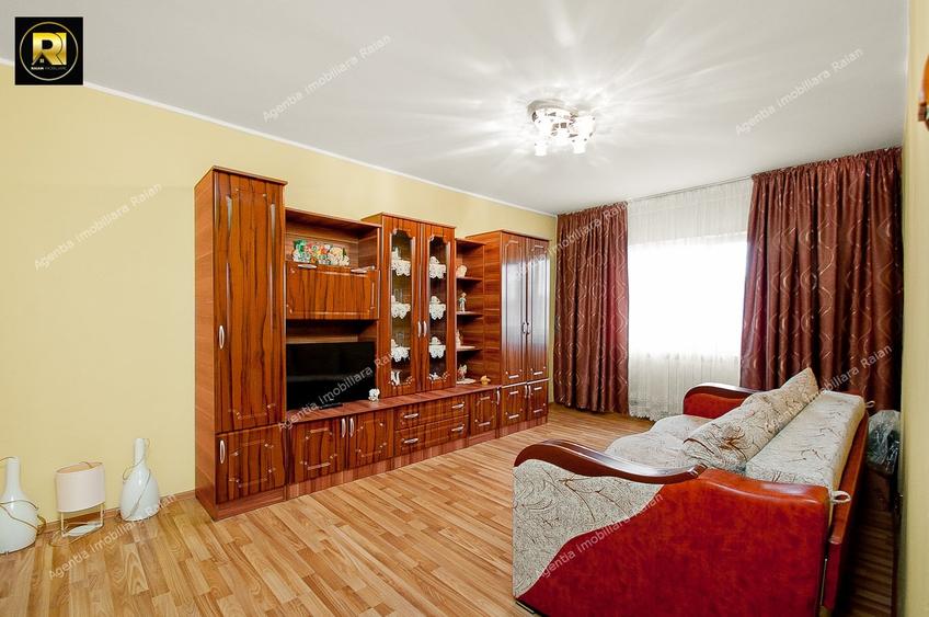 Apartament cu 2 camere decomandat în Micro 17