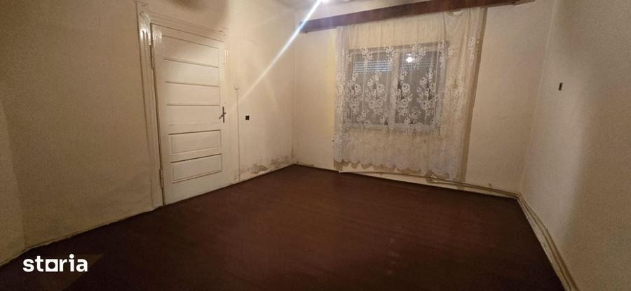 Casă cu 6 camere cu Teren 523 Mp în Cantemir