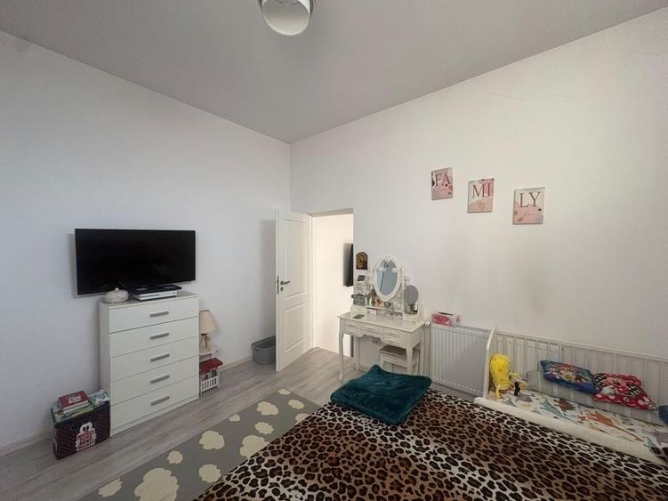 Apartament cu 3 camere decomandat în Breazu