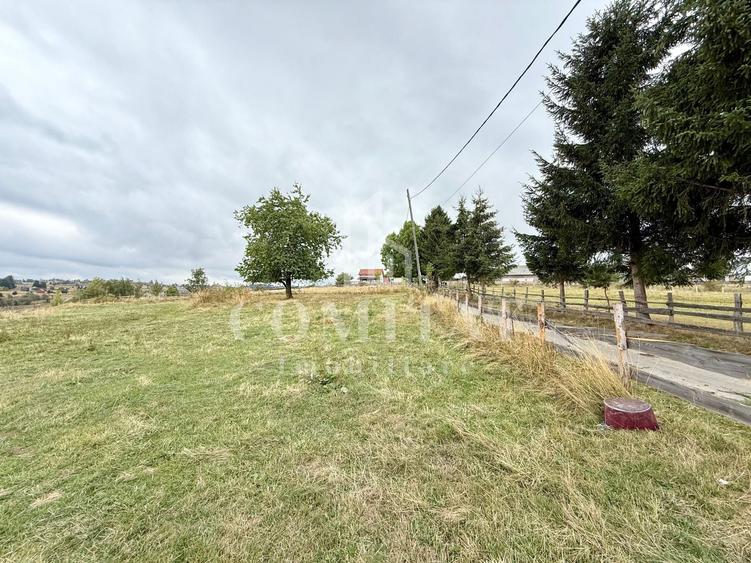 Teren Construcții intravilan de 1716 mp, în Mărișel