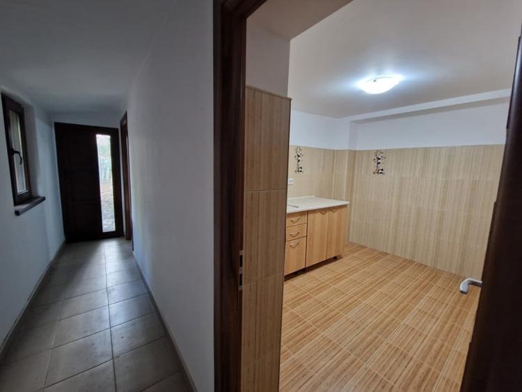 Casă individuală cu 3 camere cu Canalizare în Clăbucet
