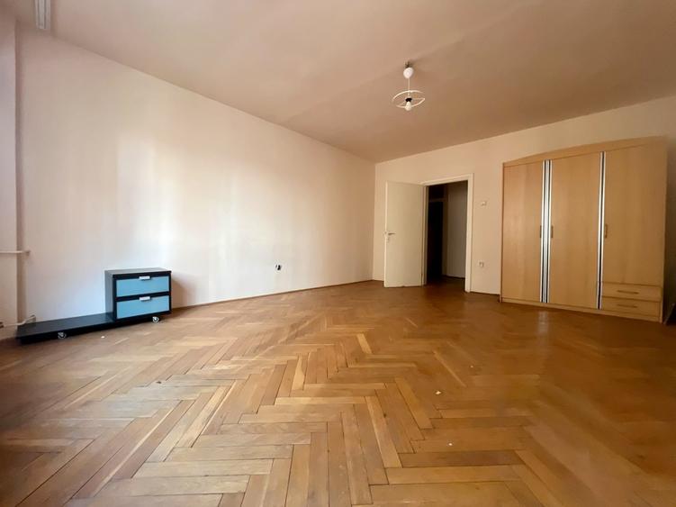Apartament cu 3 camere decomandat, mobilat în Lipovei
