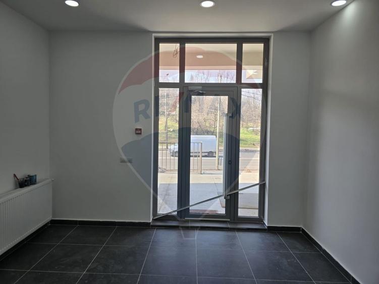 Spațiu comercial, de 400 mp, în Vitan