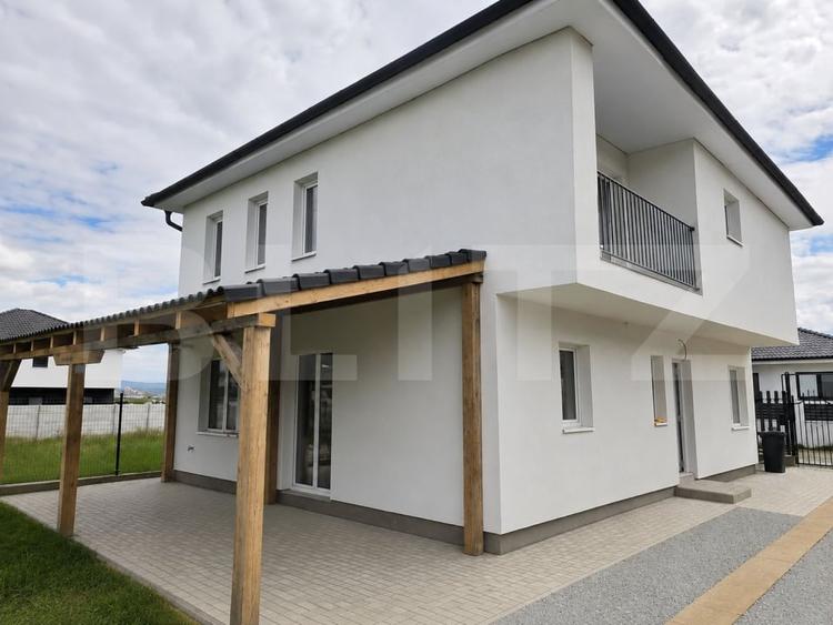 Casă individuală cu 5 camere cu Canalizare în Micești