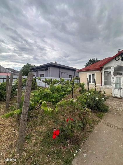 Casă cu 3 camere cu Teren 1300 Mp în Central
