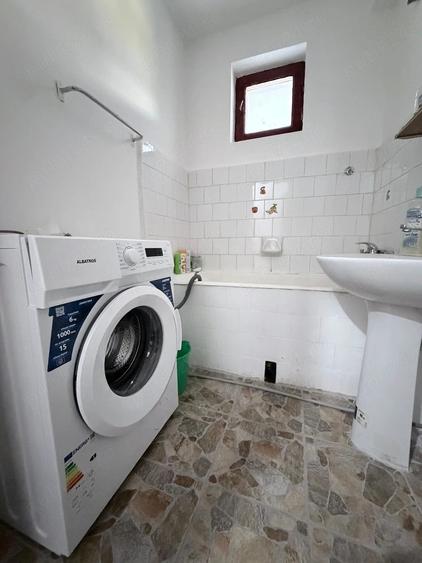 Apartament cu 3 camere semidecomandat în Gorjului
