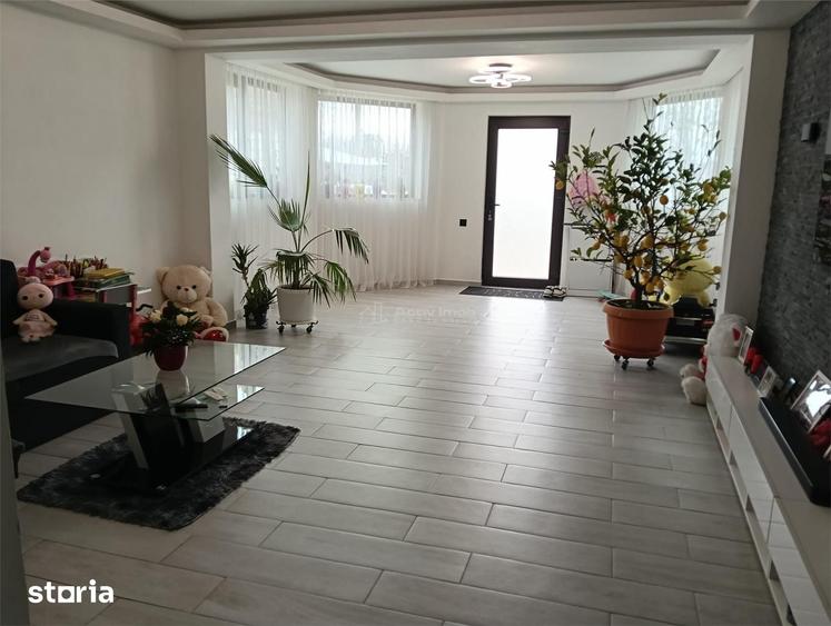 Casă cu 7 camere cu Teren 1100 Mp în Central