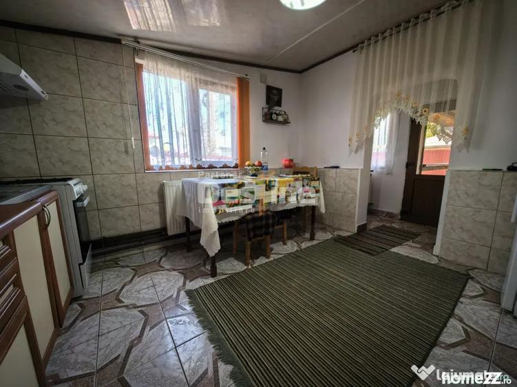 Casa 4 camere 90 mp mobilata + beci, anexe ?i 720 mp curt - 2