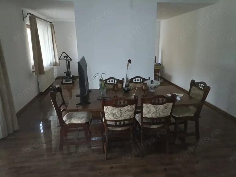 Casă cu 6 camere cu Teren 650 Mp în Central