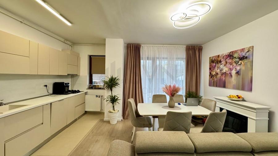 Apartament cu 3 camere semidecomandat în Sisești