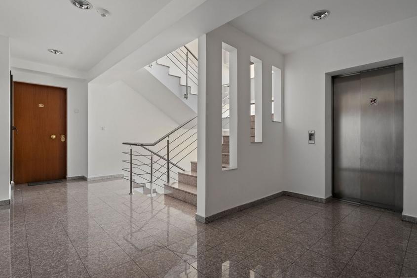 Apartament cu 3 camere decomandat, mobilat în Central