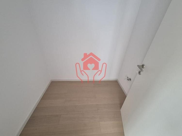 Apartament cu 4 camere decomandat în Băneasa