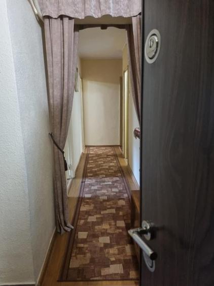 Apartament cu 3 camere decomandat în Podul de Fier