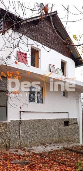 Casă individuală cu 5 camere cu Canalizare în Central