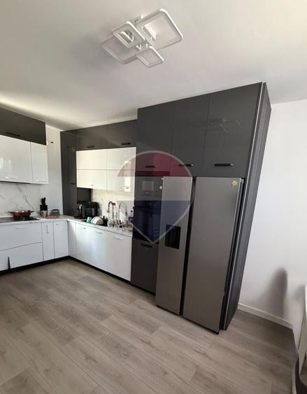Casă cu 4 camere cu Teren 1200 Mp în Central